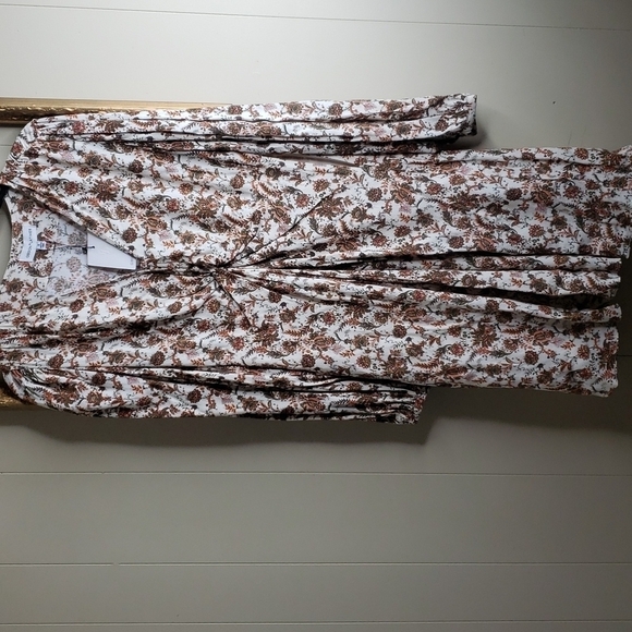 GIBSON Latimer Twist Front Long Sleeve Crepe Floral Dress - Picture 3 of 8